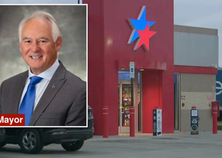 Winner of historic $1.82B Powerball jackpot revealed as Arkansas mayor’s little brother