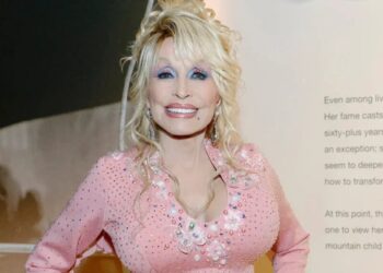 Dolly Parton Musical Sets Broadway Opening for Singer’s 81st Birthday