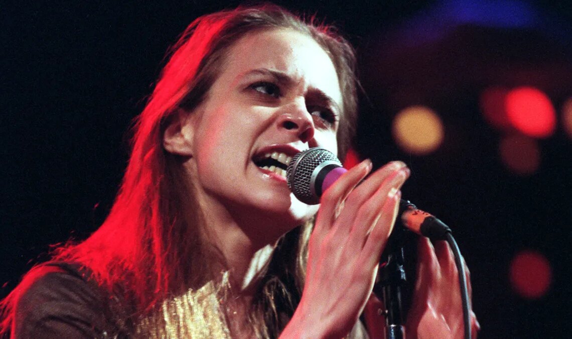 30 Years Ago, This Young Star Amazed Critics With Her Debut, but the Industry Bristled at Her Unmarketable Image