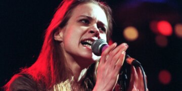 30 Years Ago, This Young Star Amazed Critics With Her Debut, but the Industry Bristled at Her Unmarketable Image