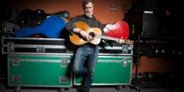 Glen Hansard, Irish Folk Musician and Star of 2007 Musical Movie ‘Once’, Dies in Motorcycle Crash