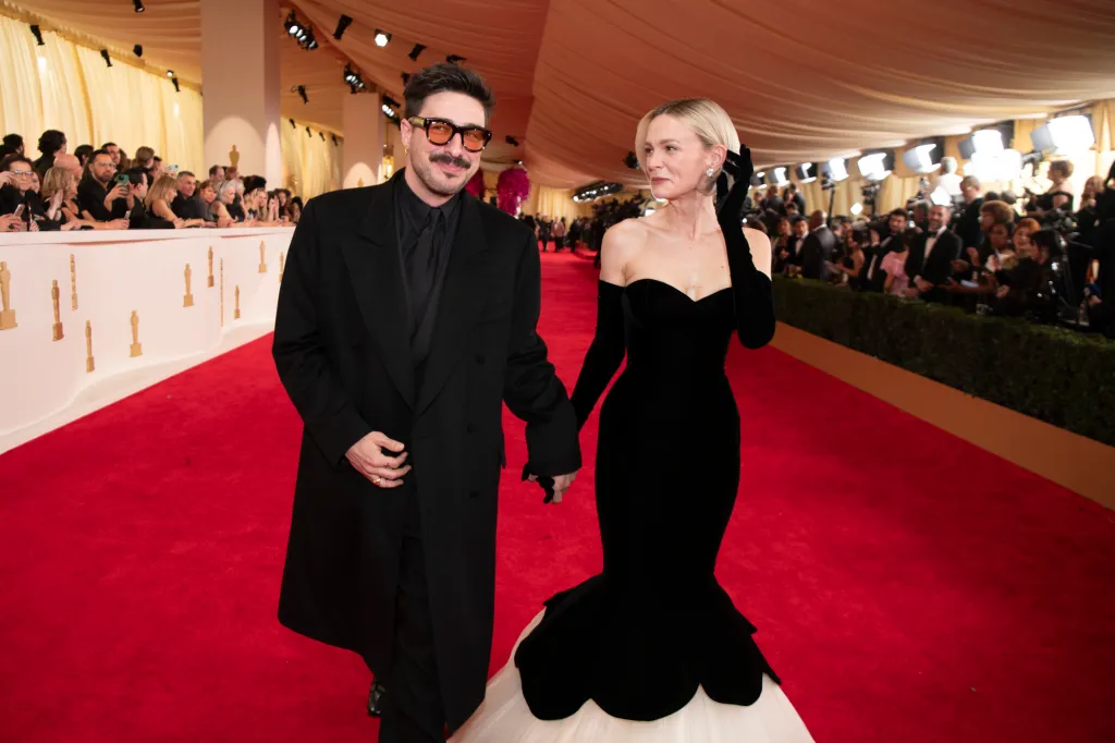 Dan Levy and Carey Mulligan on the red carpet.