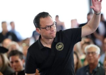 Josh Shapiro’s push for an all-day phone ban in schools tests what actually helps anxious teens