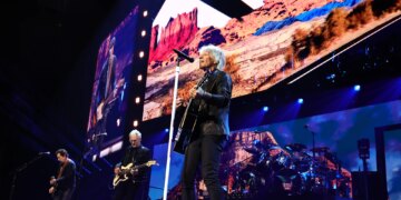 Legendary Rocker Gets Famous Family Support at Epic Comeback Concert