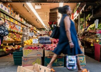 Agricultural economist explains why you’re paying 32% more for lettuce and 20% more for tomatoes — and why it will stay that way