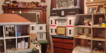 Miniatures make a comeback as young people seek to relieve stress