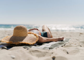 Tanning is trending, but is it ever safe? Here’s what dermatologists say.