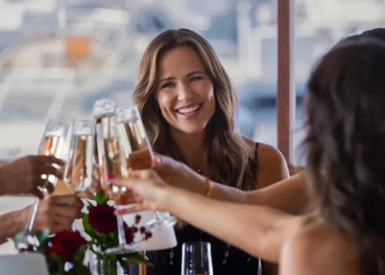 ‘The Five Star Weekend’ Review: Jennifer Garner Is a Lovable Lead in Peacock’s Winning Elin Hilderbrand Adaptation