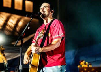 Will Noah Kahan Ever Catch a Break From This Gross Trend Happening at His Concerts?
