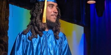 This teen was once homeless. He just delivered his class valedictorian speech.