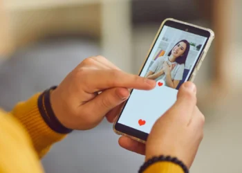 Scientists Found the Perfect Amount of Information to Put in Your Dating Profile (And Most People Are Getting It Wrong)