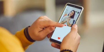Scientists Found the Perfect Amount of Information to Put in Your Dating Profile (And Most People Are Getting It Wrong)