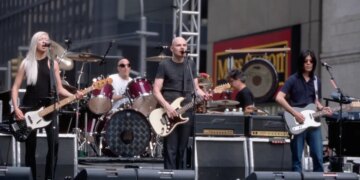Today in 1998, More Than 100,000 Fans Gathered in Minneapolis for a Free Show on Beloved Indie Band’s Chaotic Tour