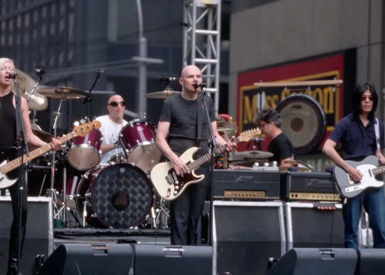 Today in 1998, More Than 100,000 Fans Gathered in Minneapolis for a Free Show on Beloved Indie Band’s Chaotic Tour