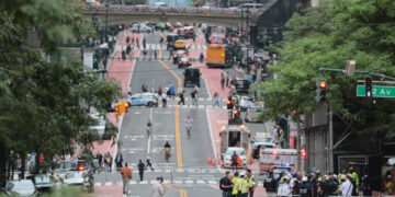 Midtown Evacuations Scramble Plans for Hotel Guests