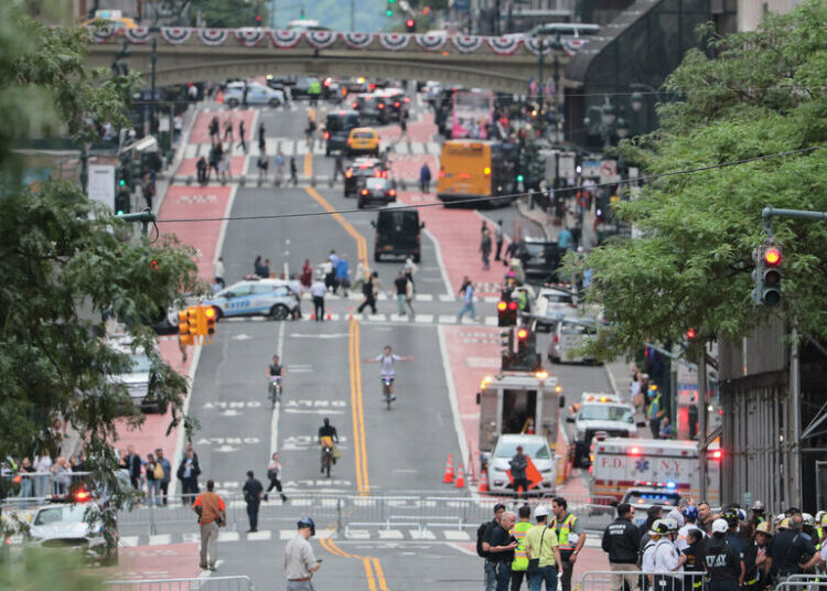 Midtown Evacuations Scramble Plans for Hotel Guests