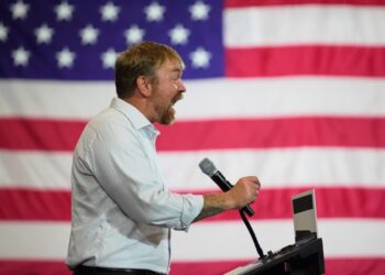 Democratic factions vie to pick Platner replacement before he leaves Maine race