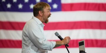 Democratic factions vie to pick Platner replacement before he leaves Maine race