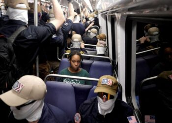 What a viral Metro photo reveals about a divided nation