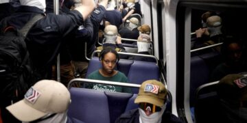 What a viral Metro photo reveals about a divided nation