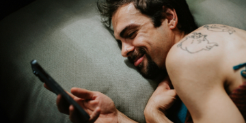 The Difference Between Emotional Cheating and a Close Friendship