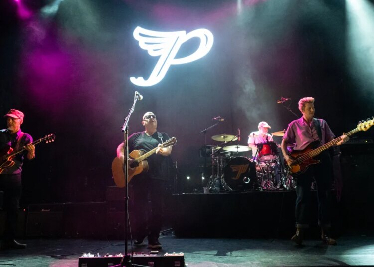 The Pixies Respond to Dave Grohl’s Fanboy-Level Confession About ‘Surfer Rosa’