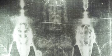 The Shroud of Turin Is Covered in Food and Animal DNA, New Study Finds