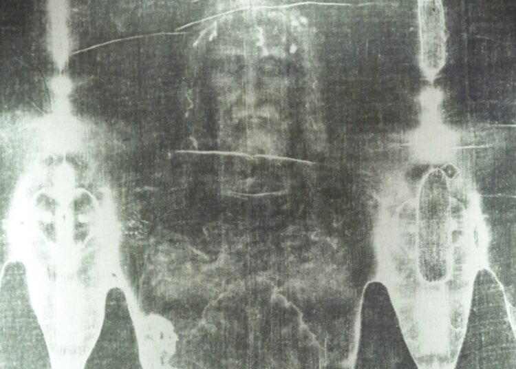 The Shroud of Turin Is Covered in Food and Animal DNA, New Study Finds