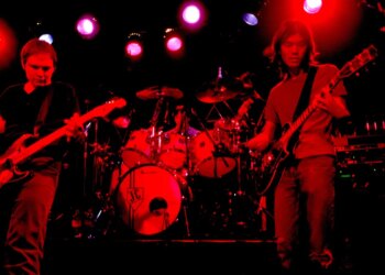 This 1995 Rock Hit Was the Product of an Intense Recording Session of ‘Cataclysmic’ Destruction