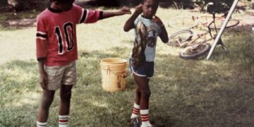 The electric fence lessons of an ’80s summer