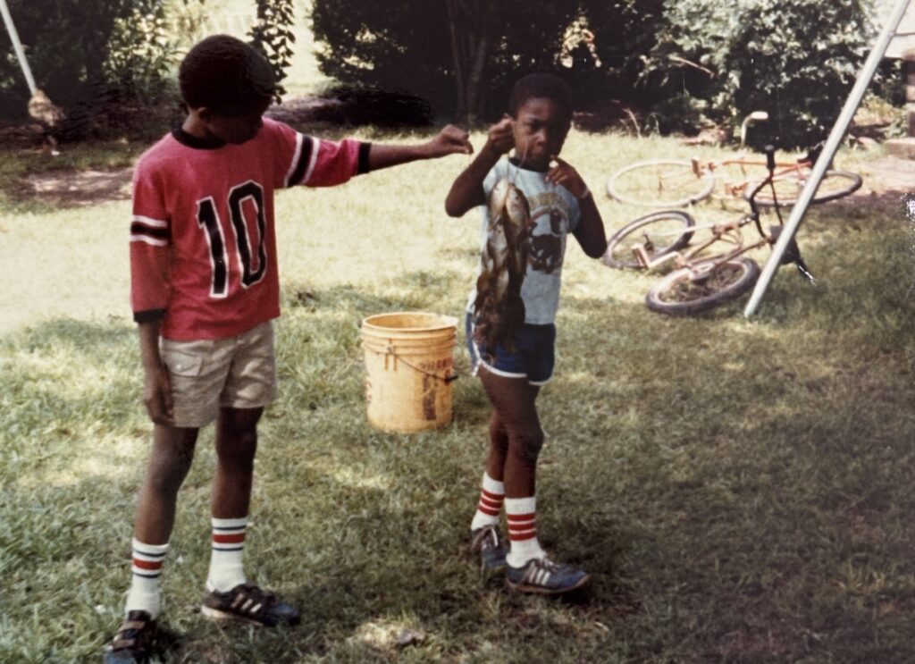 The electric fence lessons of an ’80s summer