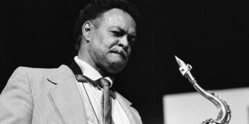 Plas Johnson, Saxophonist Behind Iconic ‘The Pink Panther’ Theme Song, Dies at 94
