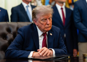 To track down government leakers, Trump supports pursuing journalists