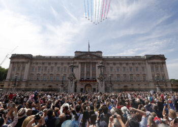 Renovated Buckingham Palace will be a very royal office building