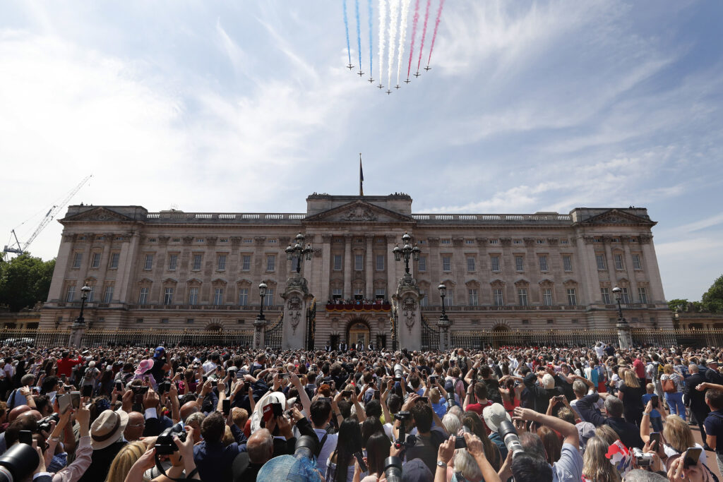 Renovated Buckingham Palace will be a very royal office building