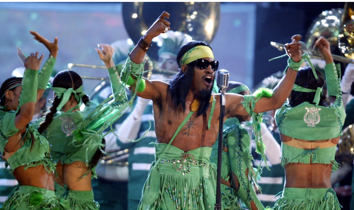 4 Pop Classics Ruined by Karaoke That Actually Rule Outside of Drunken Covers