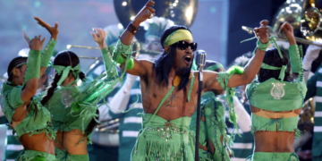 4 Pop Classics Ruined by Karaoke That Actually Rule Outside of Drunken Covers