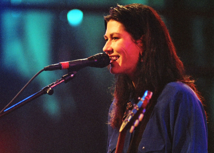 We Love Alanis Too, But Let’s Talk About These 3 Underappreciated Female Artists From the 1990s