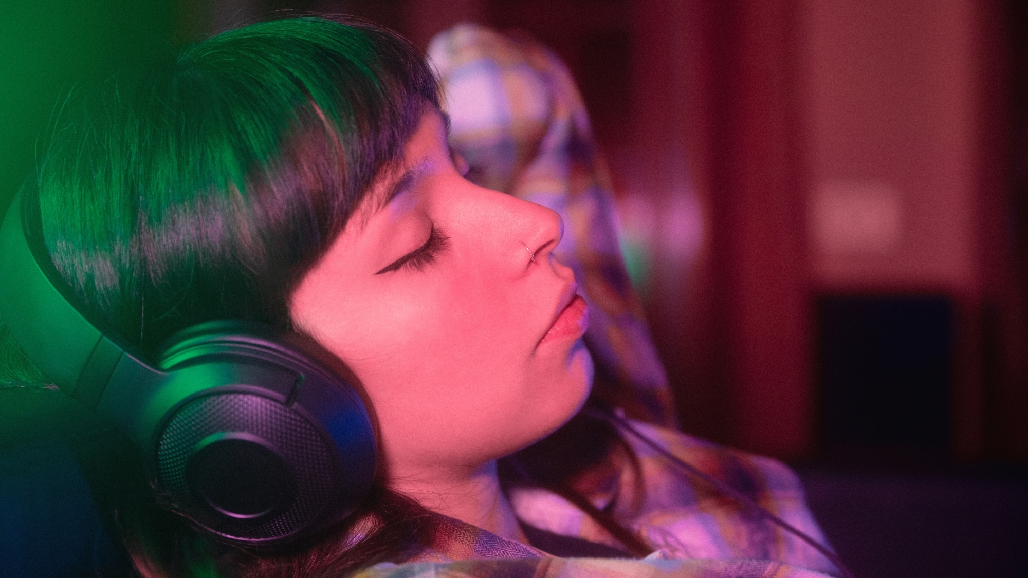 What Your Music Taste Says About Your Personality, According to Therapists