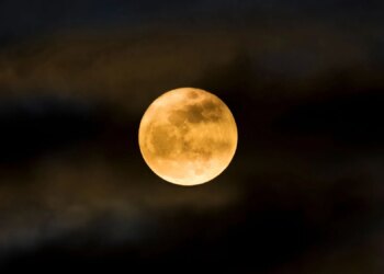 What to Expect From July’s Full Moon in Aquarius, According to Astrologers