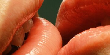 What to Know Before Having Sex Outdoors, According to an Erotica Expert