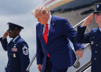 Trump swings back toward diplomacy in escalating war with Iran