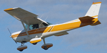 A Student Pilot Landed a Plane Alone After Her Instructor Jumped to His Death Mid-Flight