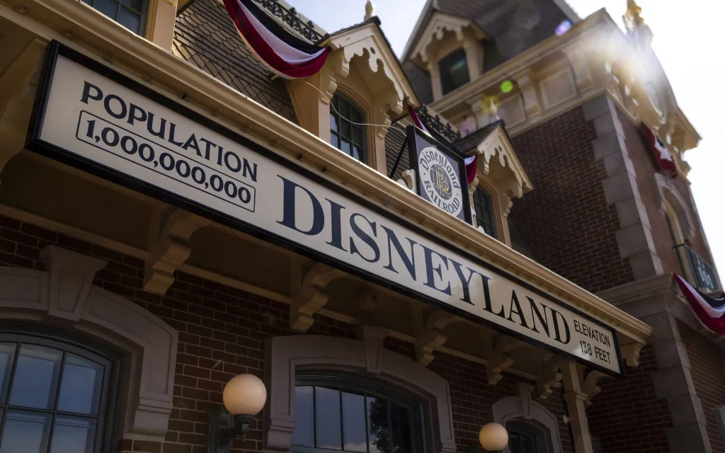 The Disneyland sign displaying 