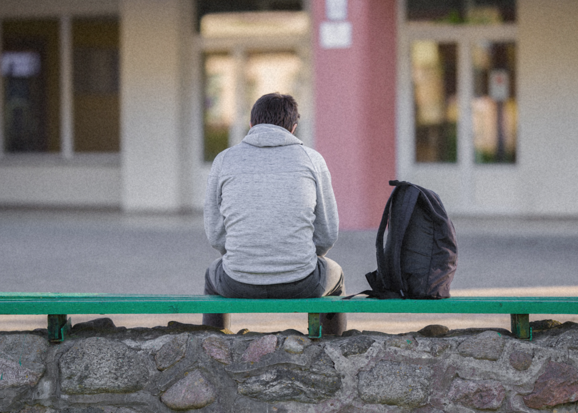What Is ‘Benching’? Dating Experts Explain the Toxic Trend.