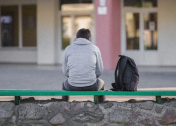 What Is ‘Benching’? Dating Experts Explain the Toxic Trend.