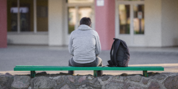 What Is ‘Benching’? Dating Experts Explain the Toxic Trend.