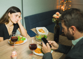 3 Signs You’re in a Low-Vibrational Relationship That’s Draining Your Energy