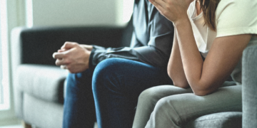 Ask Yourself This Question Before Confessing to Cheating, Therapist Says