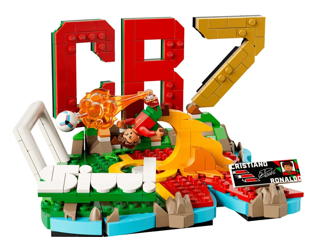 A photo of the LEGO set with Cristiano Ronaldo scoring a goal.
